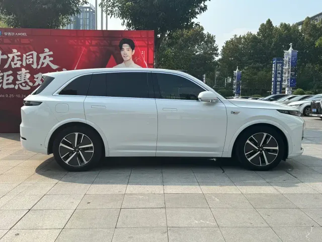 Li Auto L7 — Фото автомобиля 4