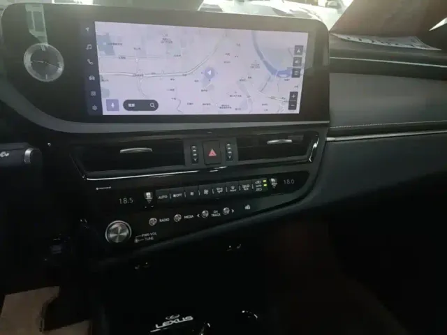 Lexus ES — Фото автомобиля 12