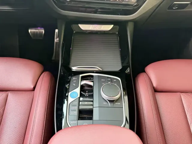 BMW iX3 — Фото автомобиля 12