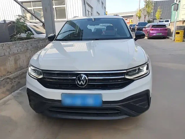 Volkswagen Tiguan L — Фото автомобиля 2