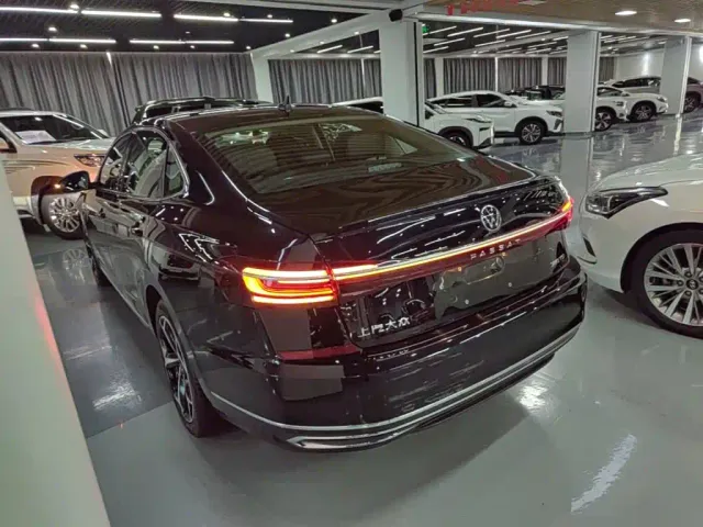 Volkswagen Passat — Фото автомобиля 4