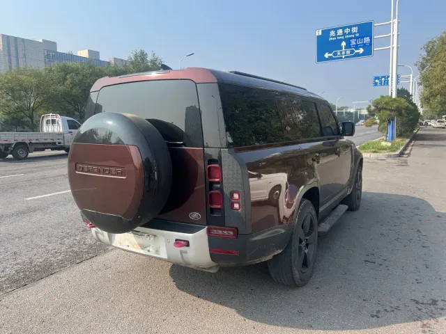 Land Rover Defender — Фото автомобиля 9