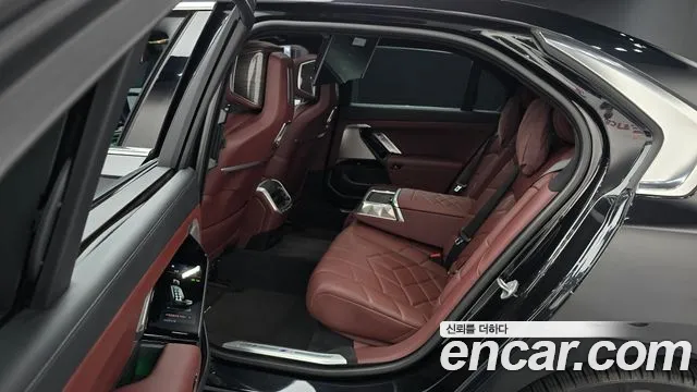 BMW 7-Series 7 серия (G70) 740i sDrive M Sport — Фото автомобиля 12