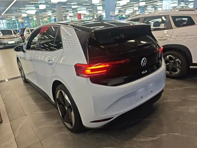 Volkswagen ID.3 — Фото автомобиля 4