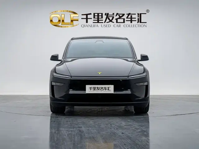 Tesla Model Y L — Фото автомобиля 6