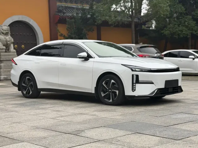 Geely Galaxy L6 — Фото автомобиля 3