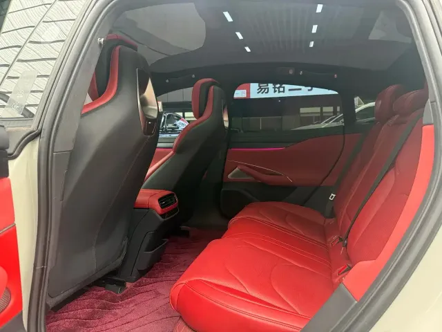 Xiaomi SU7 — Фото автомобиля 13