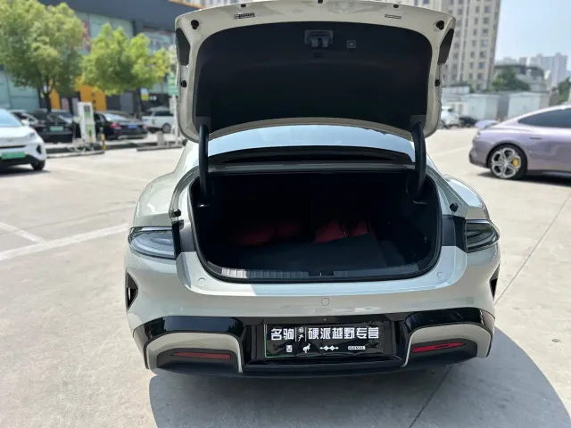 Xiaomi SU7 — Фото автомобиля 23