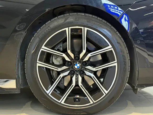 BMW i7 — Фото автомобиля 18