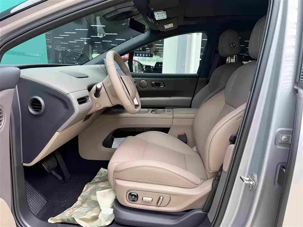 Li Auto Li Auto i6 2025 2WD Base Model — Фото автомобиля 4