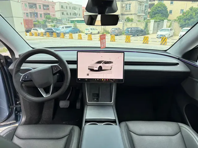 Tesla Model Y — Фото автомобиля 6