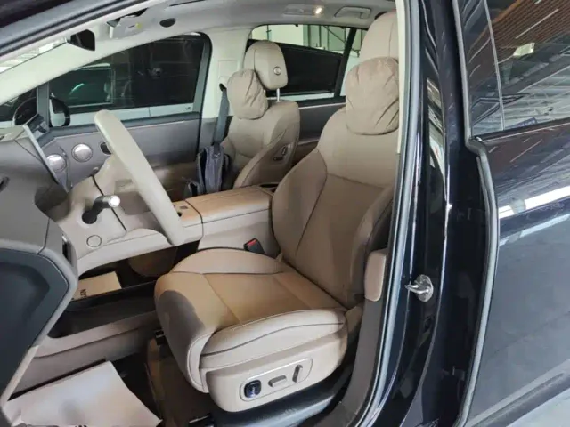 Li Auto i8 — Фото автомобиля 14