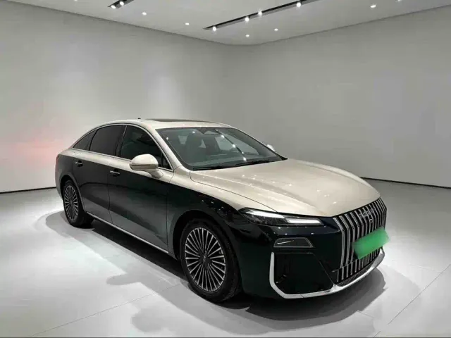 Roewe Roewe M7 DMH 2025 Base — Фото автомобиля 3