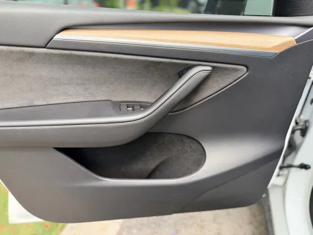 Tesla Model Y — Фото автомобиля 10