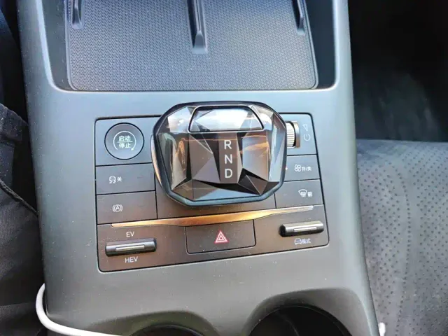 BYD Qin PLUS — Фото автомобиля 10