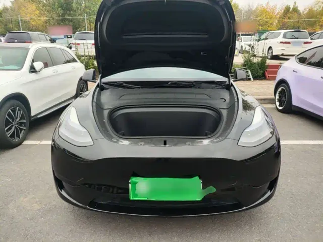 Tesla Model Y — Фото автомобиля 19