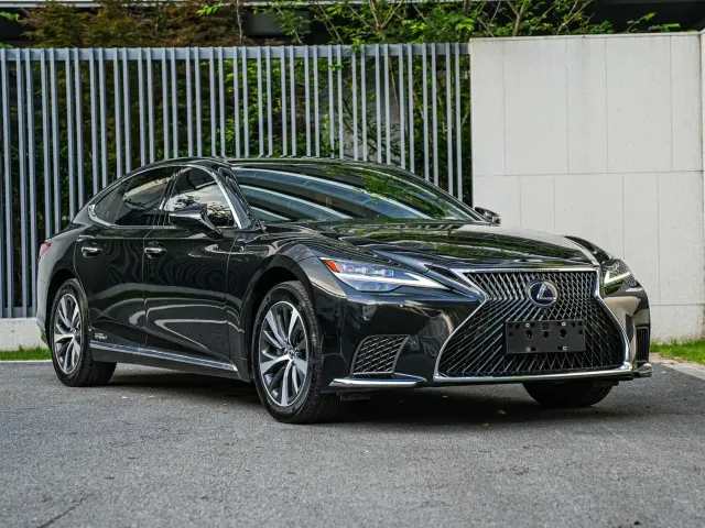 Lexus LS — Фото автомобиля 3