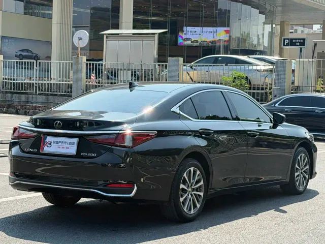 Lexus ES — Фото автомобиля 5