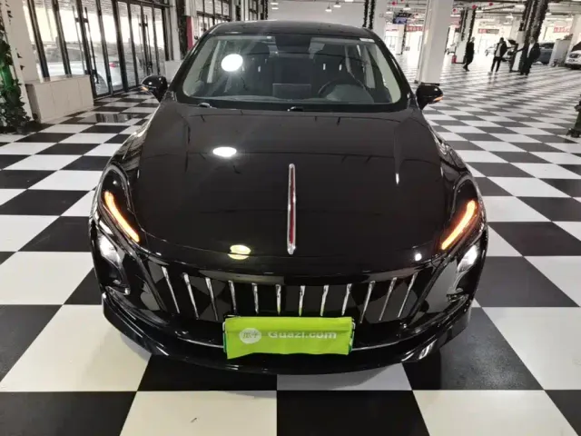 Hongqi E-QM5 — Фото автомобиля 2