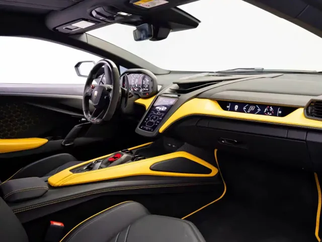 Lamborghini Revuelto — Фото автомобиля 9