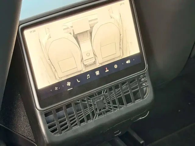Tesla Model Y — Фото автомобиля 8