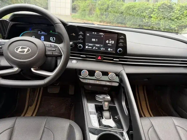 Hyundai Elantra — Фото автомобиля 6