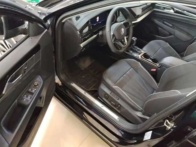 Volkswagen Passat — Фото автомобиля 15