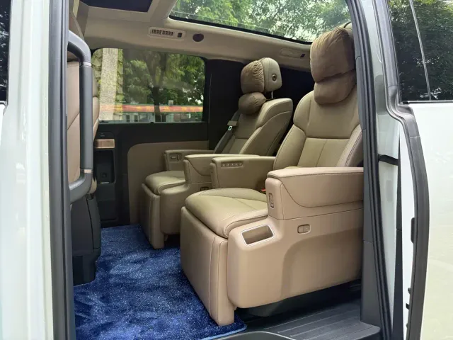 Li Auto MEGA — Фото автомобиля 18