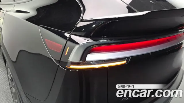Tesla Model Y — Фото автомобиля 22