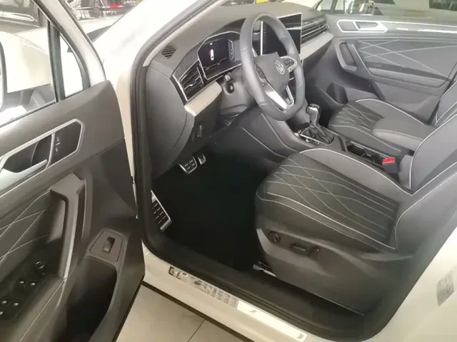 Volkswagen Tiguan L — Фото автомобиля 15