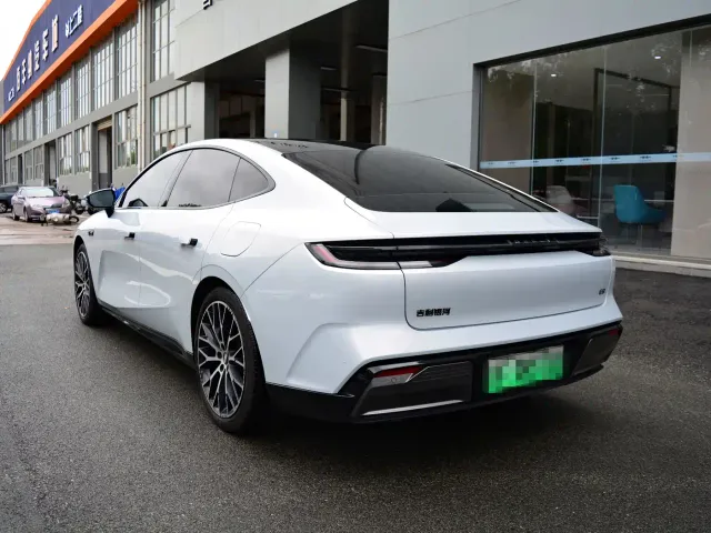 Geely Galaxy E8 — Фото автомобиля 6