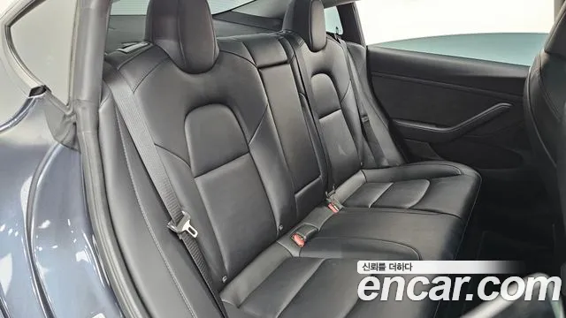 Tesla Model 3 — Фото автомобиля 17