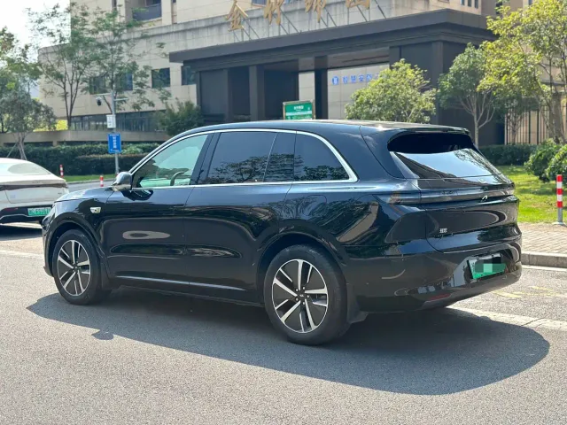 Li Auto L6 — Фото автомобиля 6