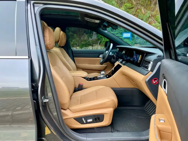 Li Auto ONE — Фото автомобиля 11