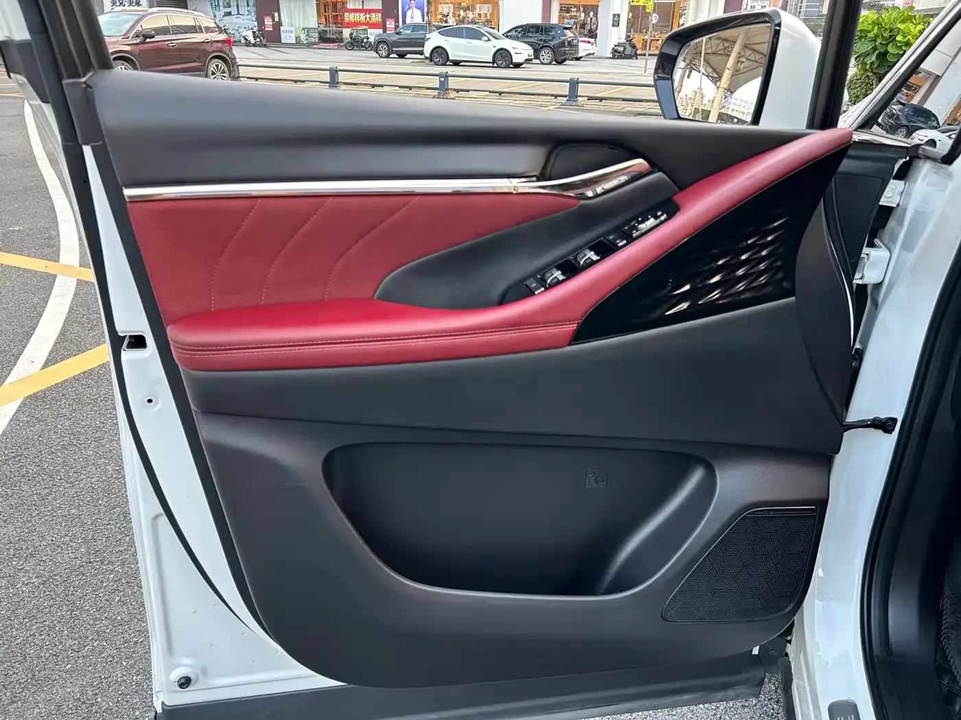 GAC Trumpchi Trumpchi M8 2023 Model Master Series Hybrid Ultimate Edition — Фото автомобиля 12