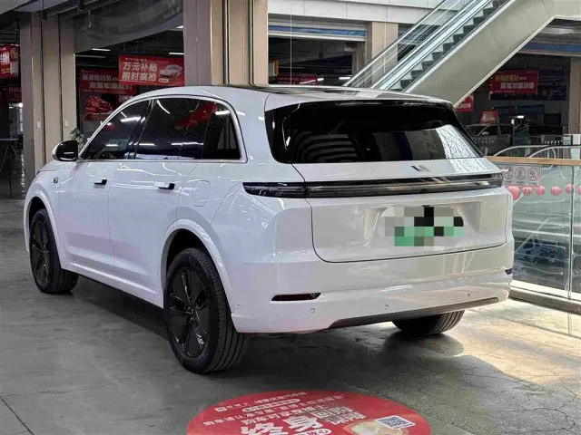 Li Auto L7 — Фото автомобиля 2