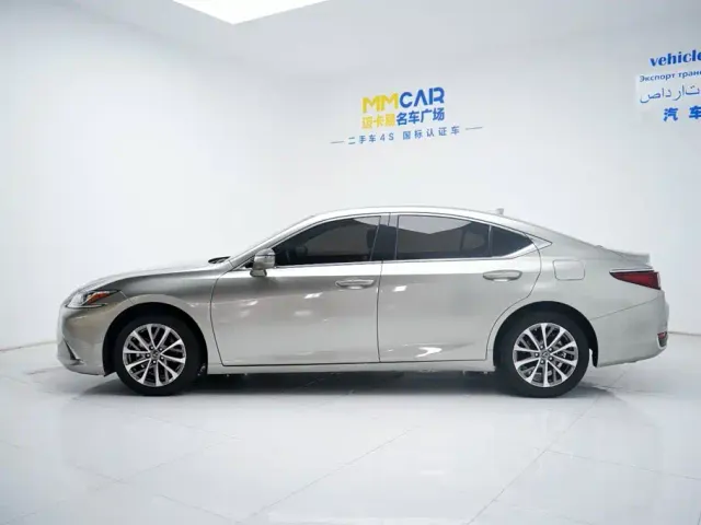 Lexus ES — Фото автомобиля 9