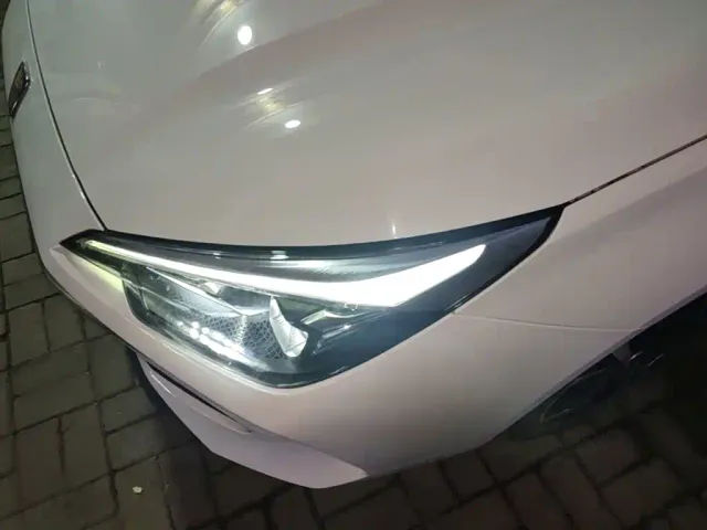 Roewe i5 — Фото автомобиля 23