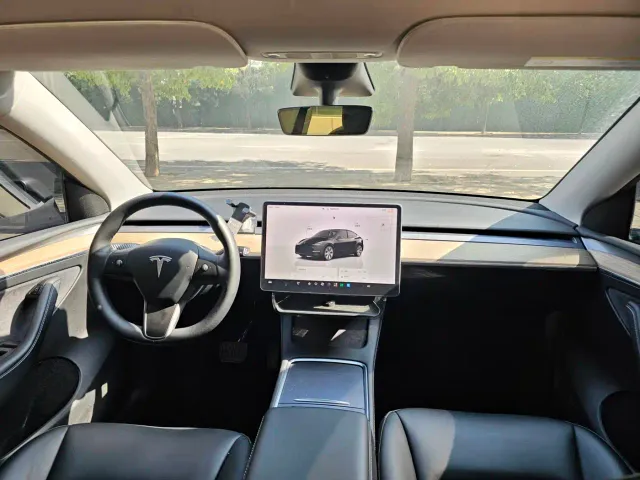 Tesla Model Y — Фото автомобиля 11