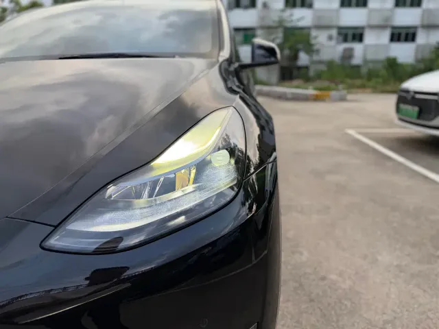 Tesla Model Y — Фото автомобиля 18