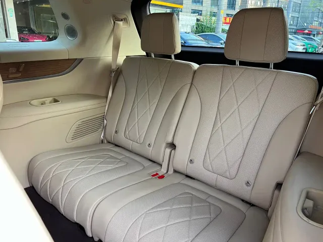 AITO Wenjie AITO M9 2024 Extended Range Ultra 42kWh 6-Seater — Фото автомобиля 21