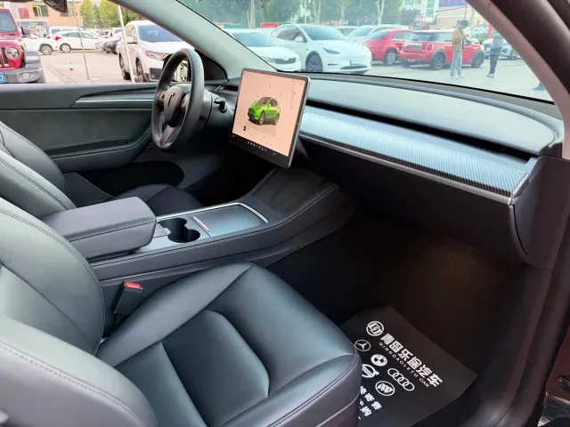 Tesla Model Y — Фото автомобиля 8