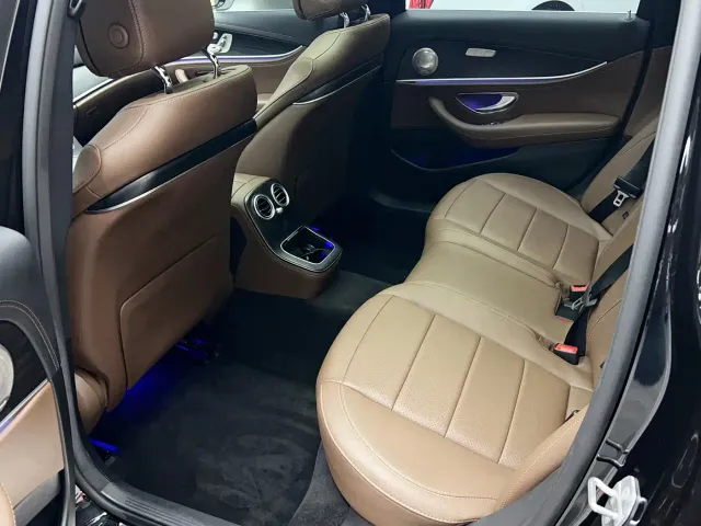 Mercedes-Benz E-Class — Фото автомобиля 21