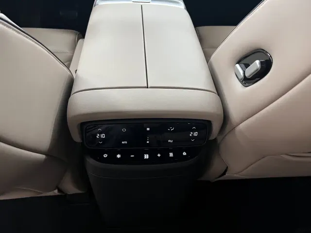 Xpeng X9 — Фото автомобиля 13