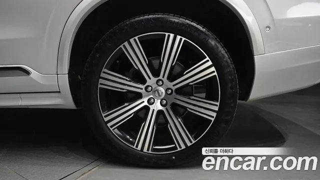 Volvo XC90 — Фото автомобиля 6