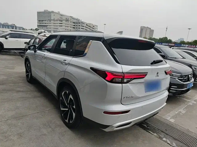 Mitsubishi Outlander — Фото автомобиля 4