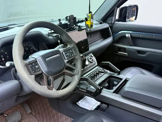Land Rover Defender — Фото автомобиля 28
