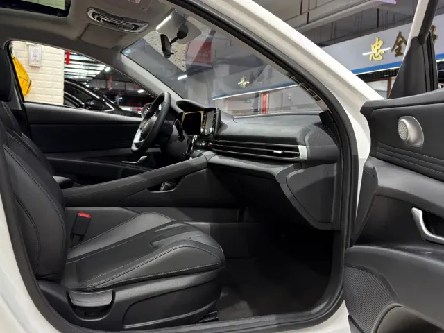 Hyundai Elantra — Фото автомобиля 21