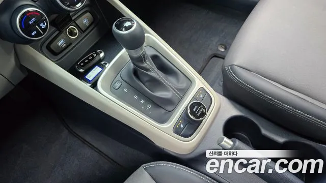 Hyundai Venue — Фото автомобиля 12
