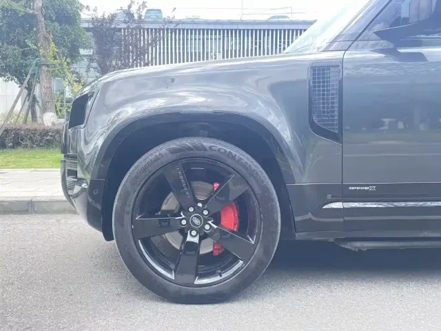Land Rover Defender — Фото автомобиля 26